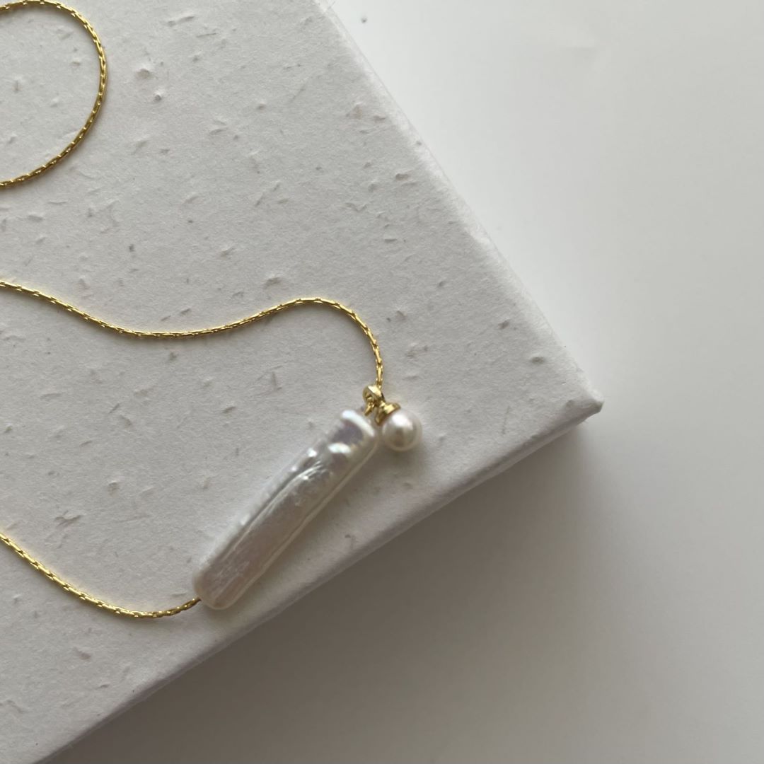 Iregular Gold chain Natura Baguette Baroque Pearl pendant Bar Necklace