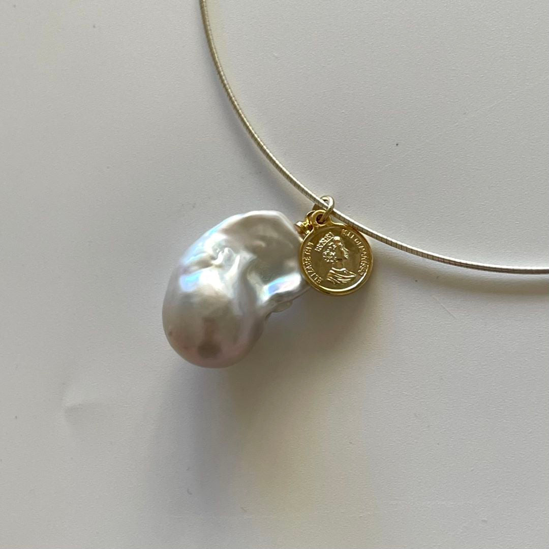 Fish Bones Lustrous surface Natural Silver Baroque Pearl Collar Choker