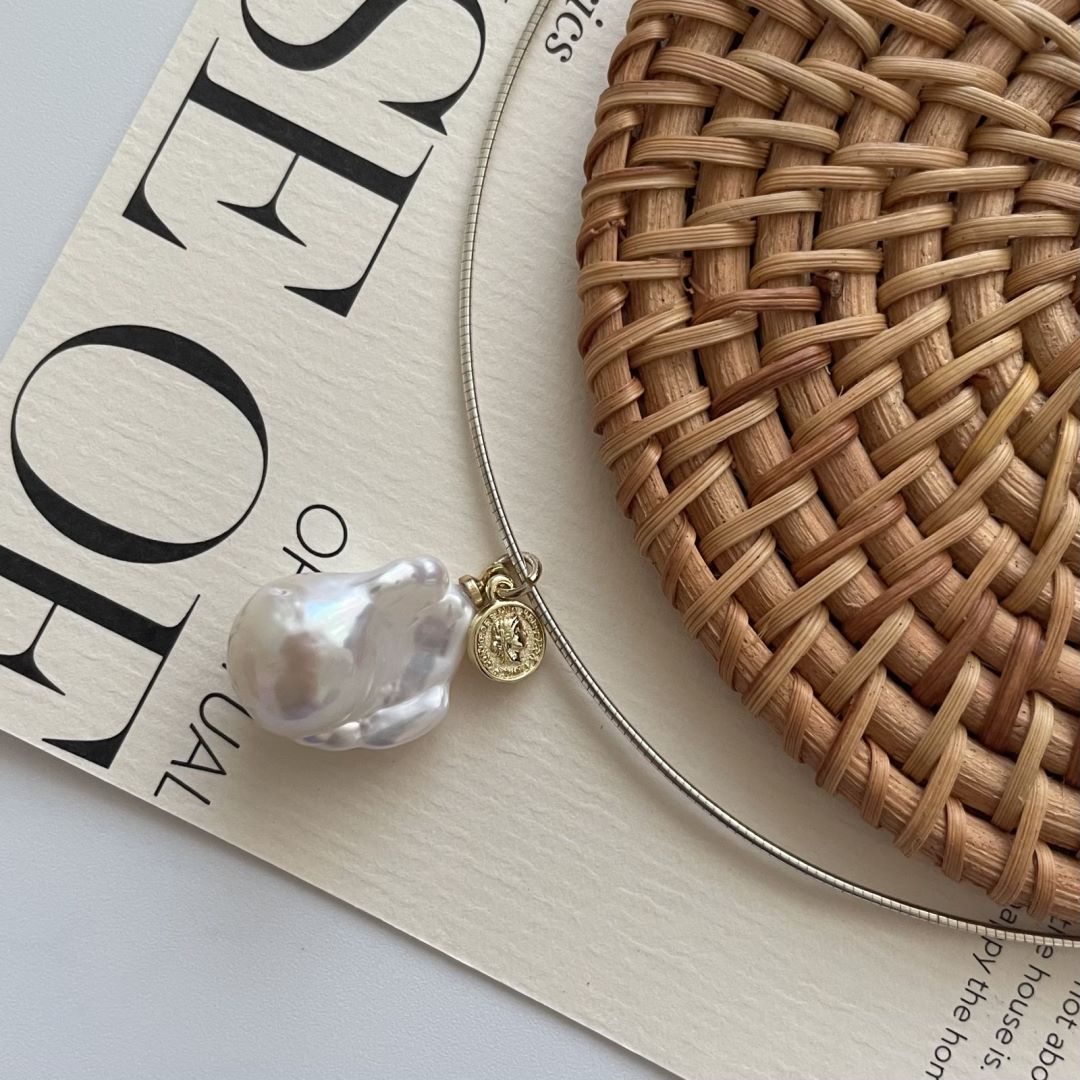 Fish Bones Lustrous surface Natural Silver Baroque Pearl Collar Choker