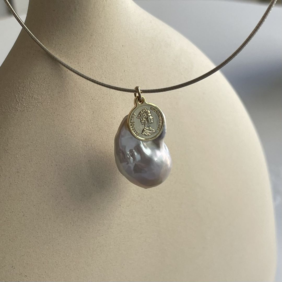 Fish Bones Lustrous surface Natural Silver Baroque Pearl Collar Choker