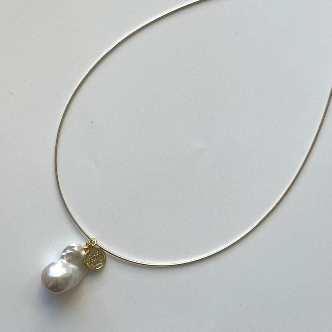 Fish Bones Lustrous surface Natural Silver Baroque Pearl Collar Choker