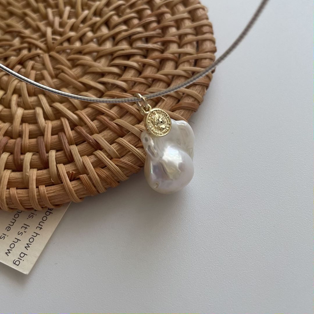 Fish Bones Lustrous surface Natural Silver Baroque Pearl Collar Choker