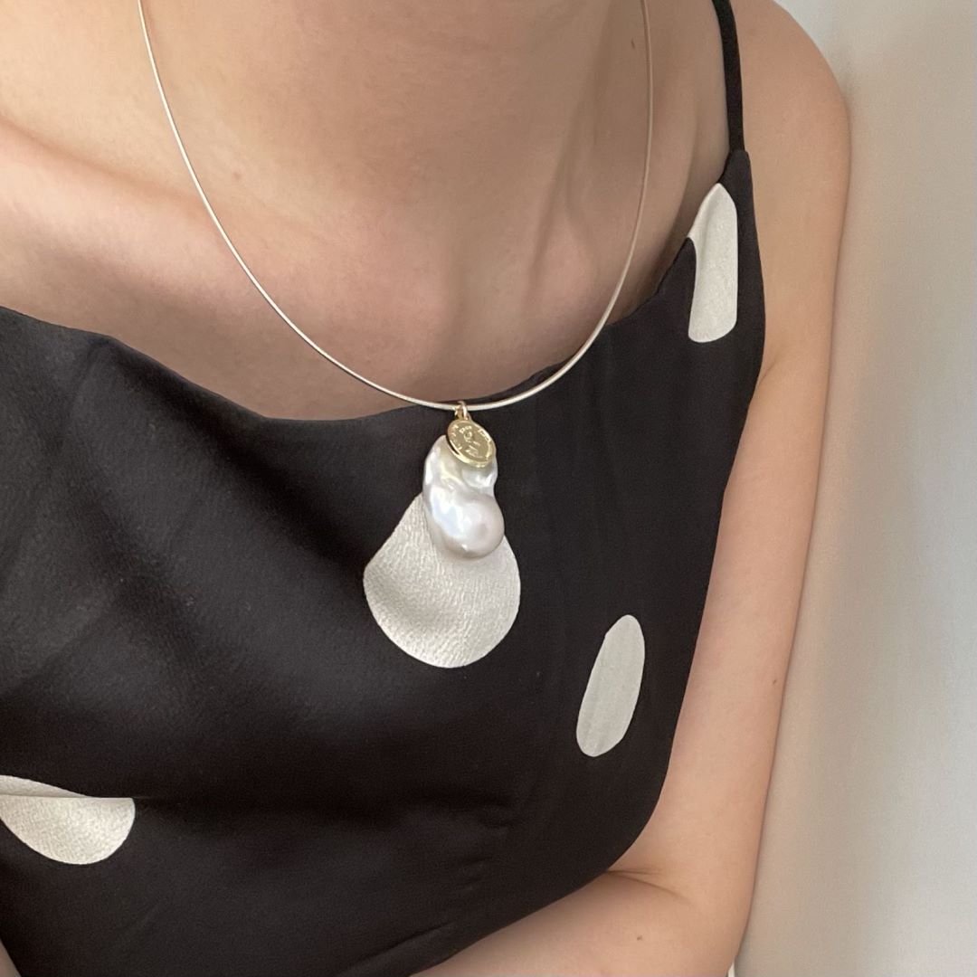 Fish Bones Lustrous surface Natural Silver Baroque Pearl Collar Choker