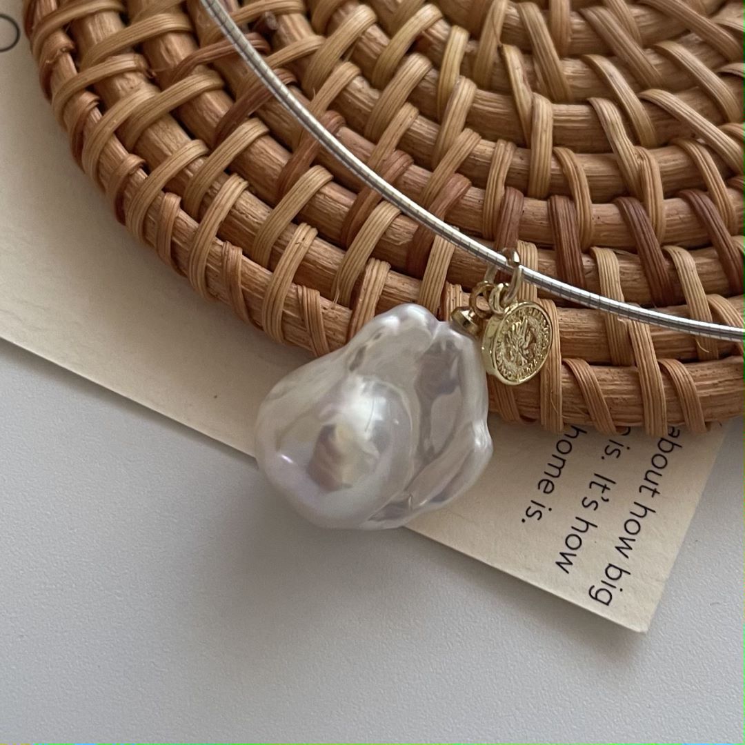 Fish Bones Lustrous surface Natural Silver Baroque Pearl Collar Choker