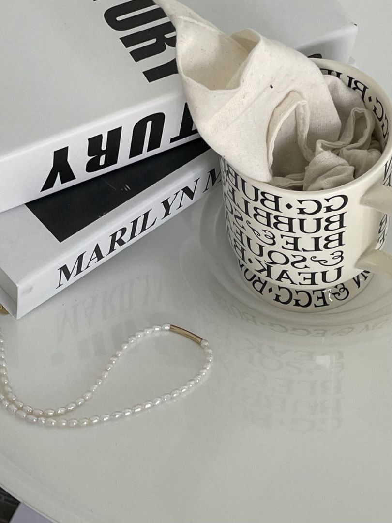 Pearl and Gold Bead Necklace high qualities metal Chain and Jewelries.