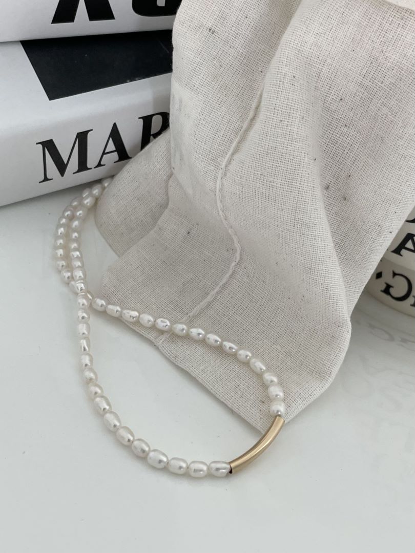 Pearl and Gold Bead Necklace high qualities metal Chain and Jewelries.