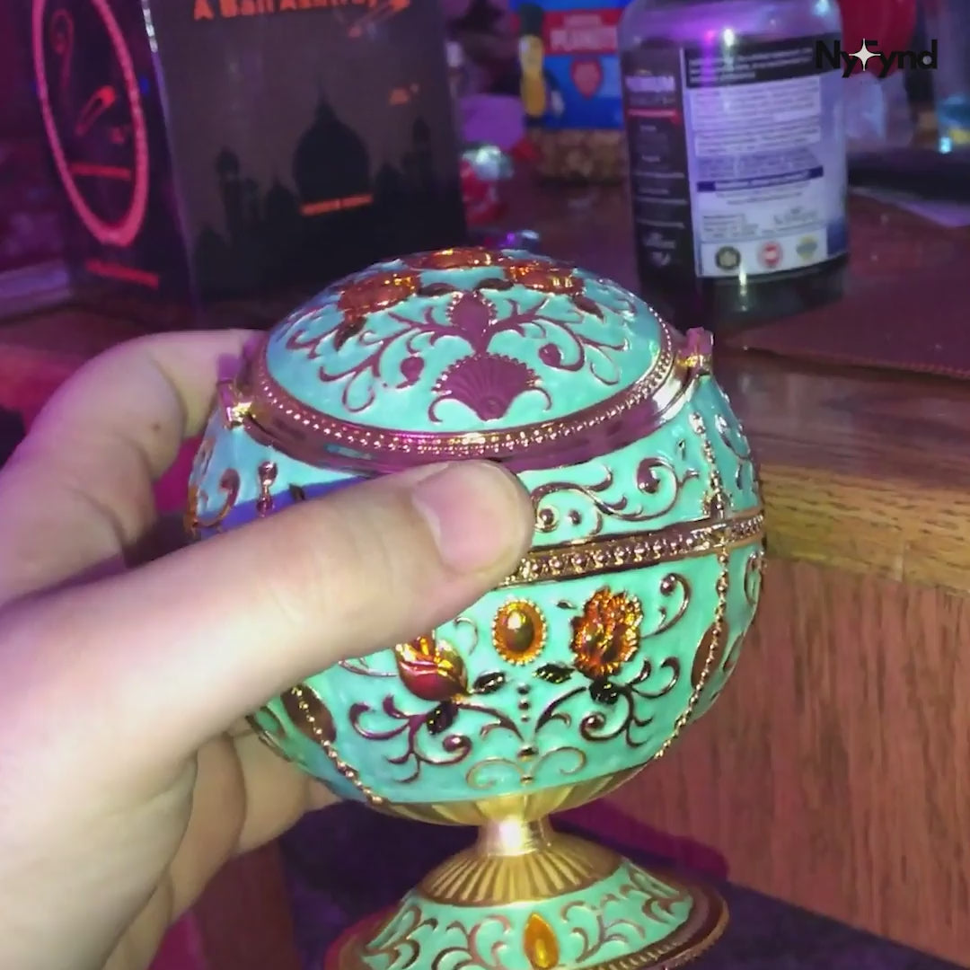 Load video: Creative ashtray with globe decoration
